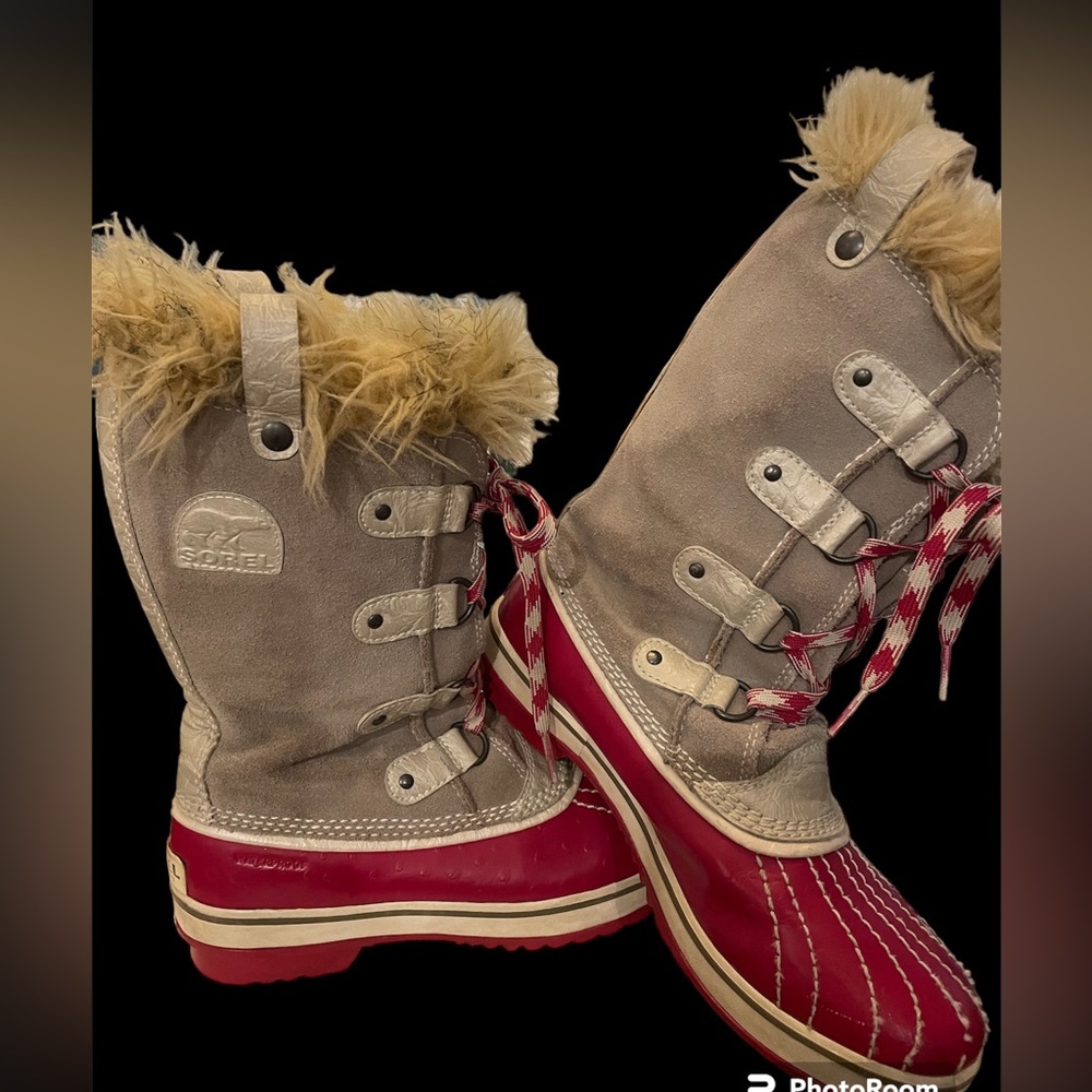 Sorel winter boots quality waterproof winter boots. Brick red w/fur lined upper.